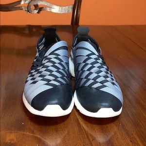 Nike slip on roshe’s